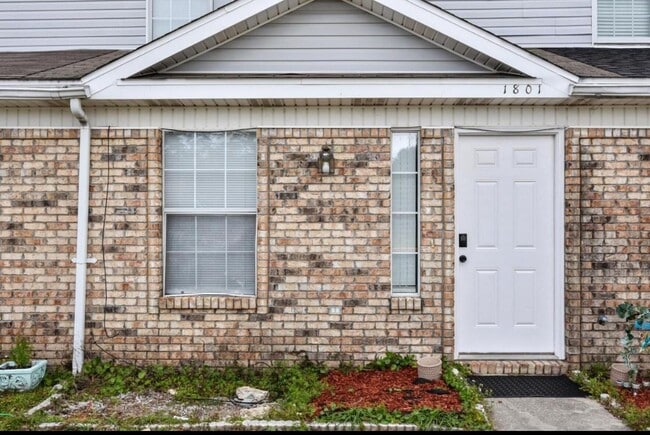Primary Photo - 1801 Pointed Leaf Ln