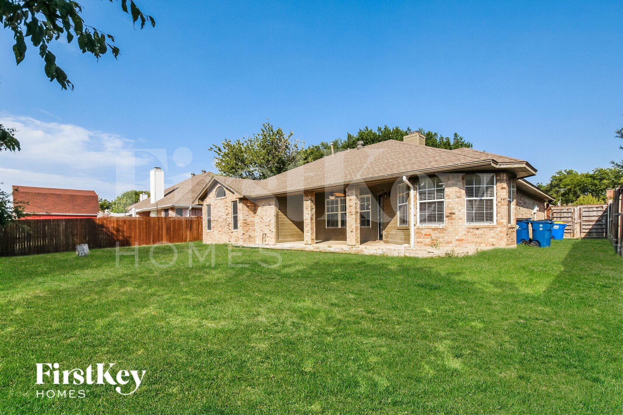 Building Photo - 6 W Sharon Dr