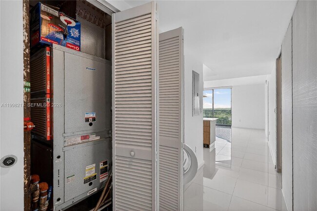 Building Photo - 5252 NW 85th Ave