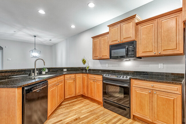 Building Photo - 4666 Sagewood Cir