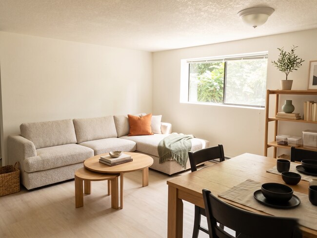 Building Photo - Queen Anne 1-Bedroom Apartment for Rent |  Pet Friendly & On-Site Laundry in Quiet 4-Unit Building
