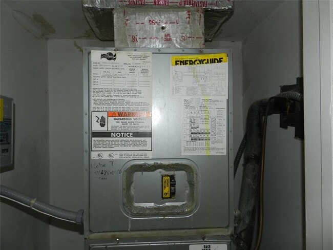 Building Photo - 6307 Bay Club Dr