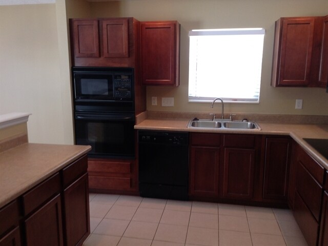 Building Photo - 417 Blue Bell Court