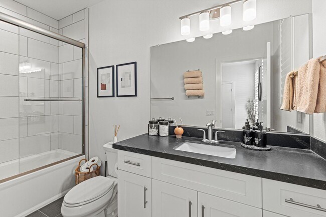 Building Photo - Modern Furnished Townhome in Downtown Napa