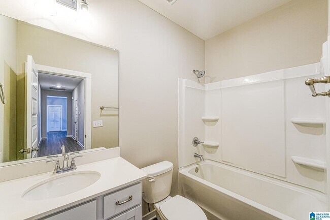 Building Photo - 98 Kings Wy