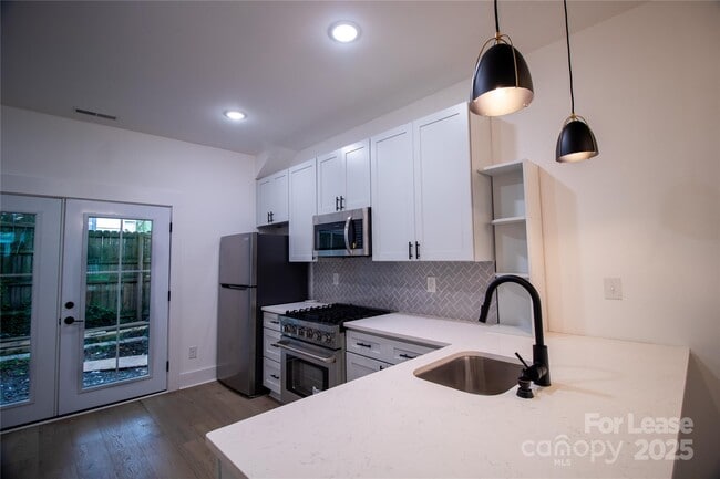 Building Photo - 603 Church St