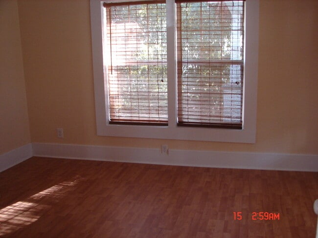 Building Photo - Cute 2/1 Home on Corner Lot in Graceville
