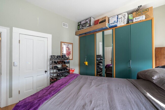 Building Photo - 1371 N High St