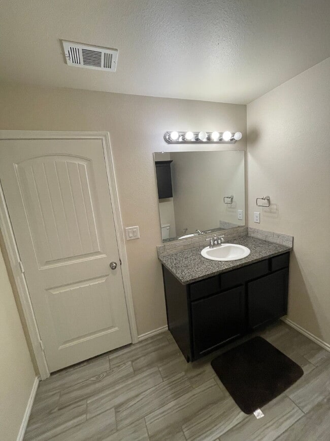Building Photo - Beautiful Home Located In Upland Heights D...