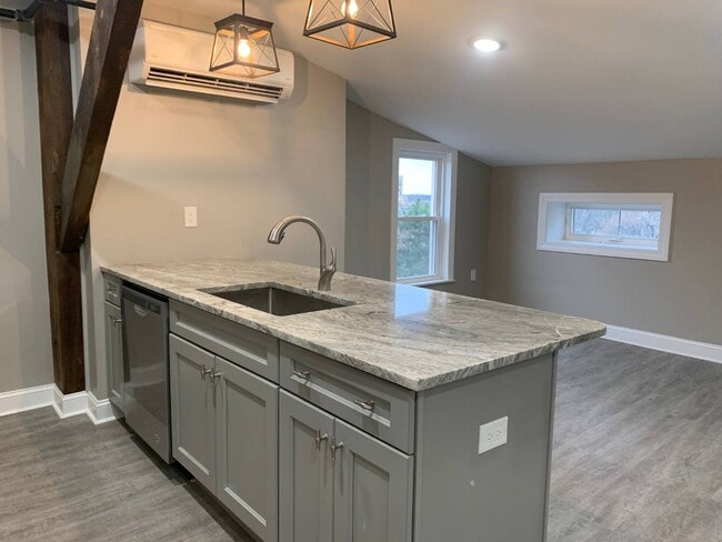 Building Photo - 29 Elk St