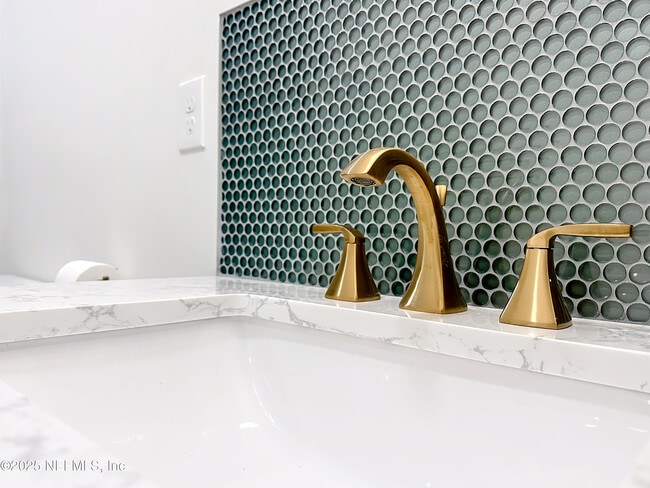 Building Photo - 912 St Johns Ave