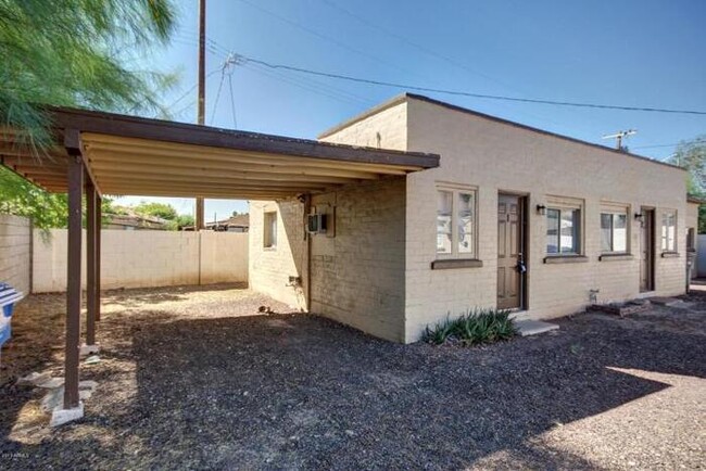 Building Photo - One Bed Apartment at 24th St/McDowell