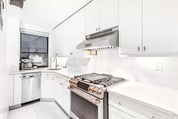 Building Photo - 625 2nd Ave