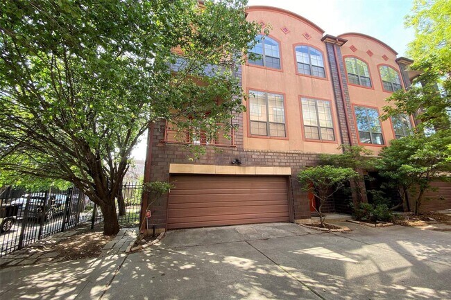 Building Photo - 411 Rosalie St