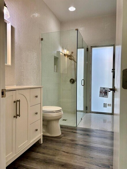 Building Photo - 5865 NW 125th Ave