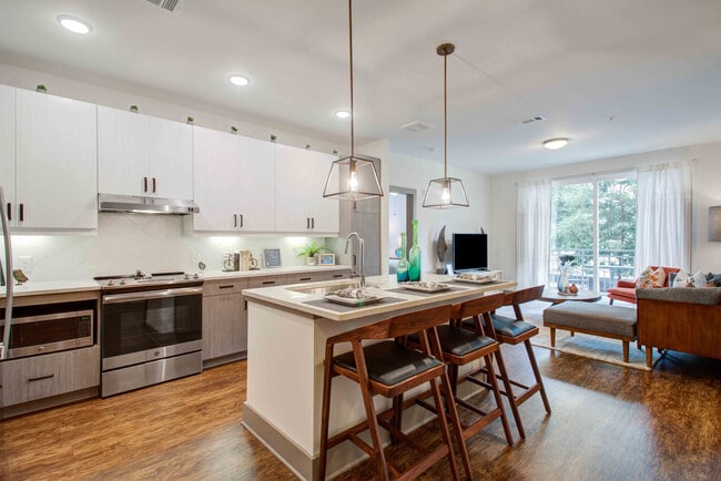 Building Photo - IMT 8 South