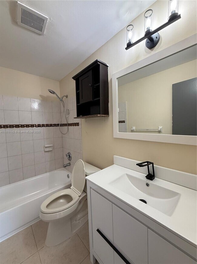 Building Photo - 3275 Coral Ridge Dr