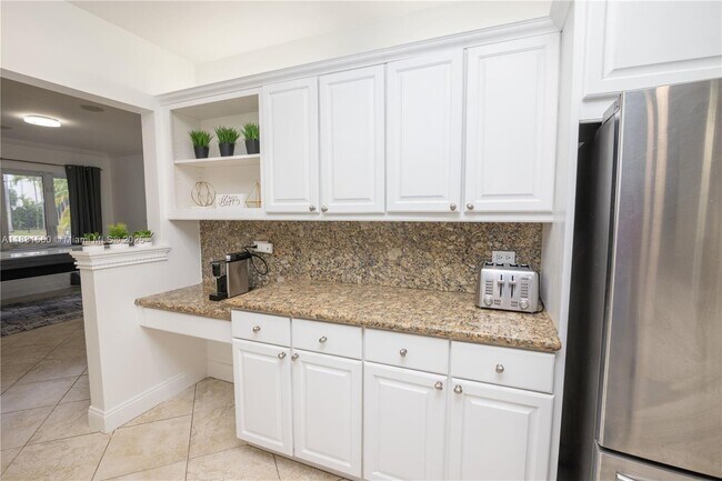 Building Photo - 413 Tamarind Dr