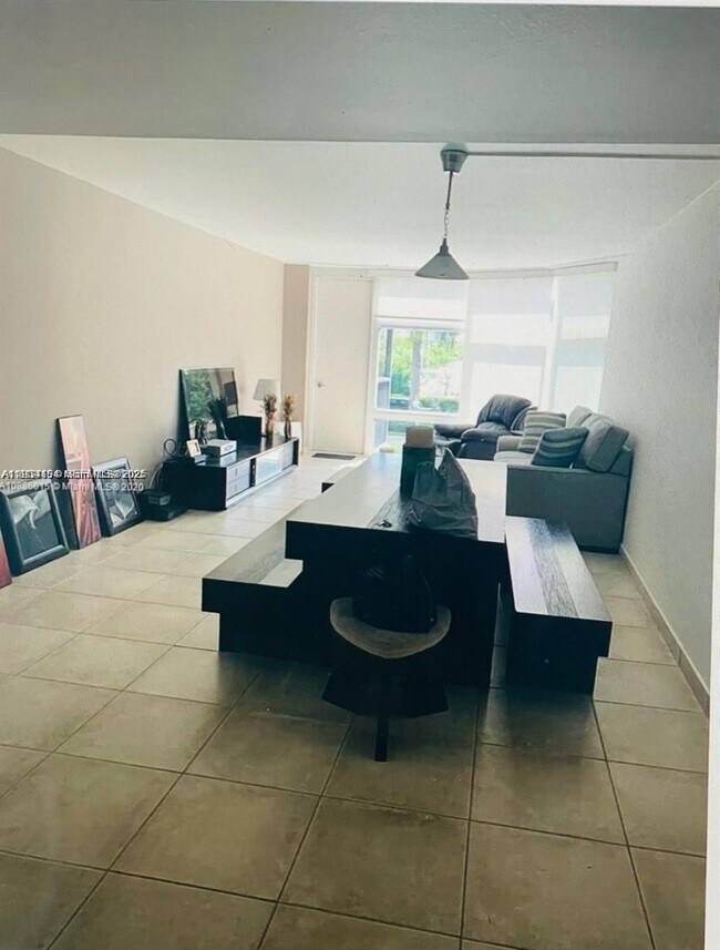 Building Photo - 3375 N Country Club Dr