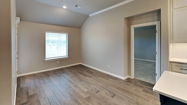 Building Photo - Very nice 3 Bedroom, 2 Bathroom 2 Car gara...