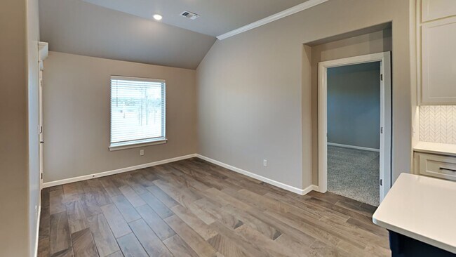Building Photo - Very nice 3 Bedroom, 2 Bathroom 2 Car garage with Storm Shelter in East Edmond