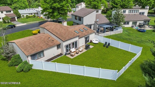 Building Photo - 218 Community Cir