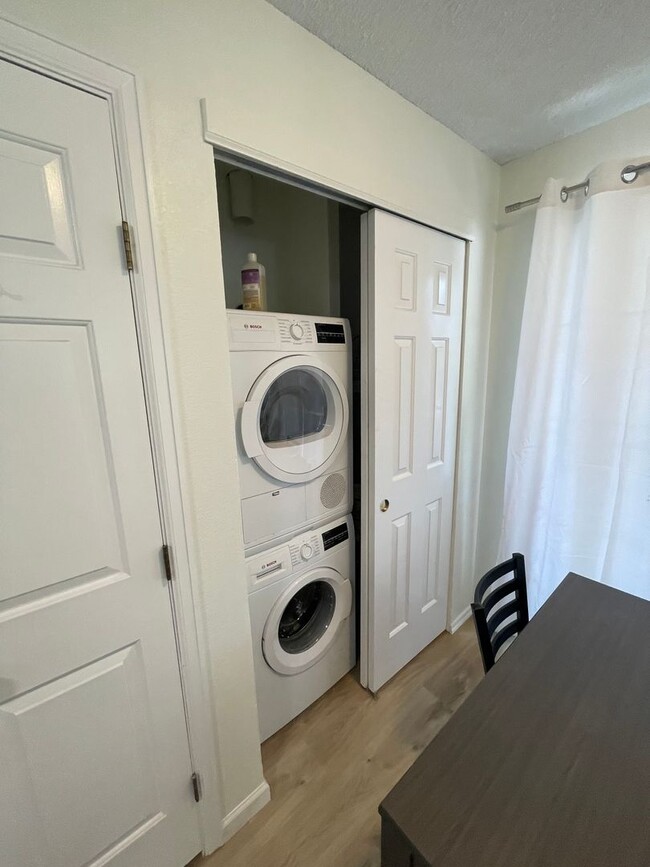 Building Photo - FULLY REMODELED 2 Bed 2 Bath  condominium ...