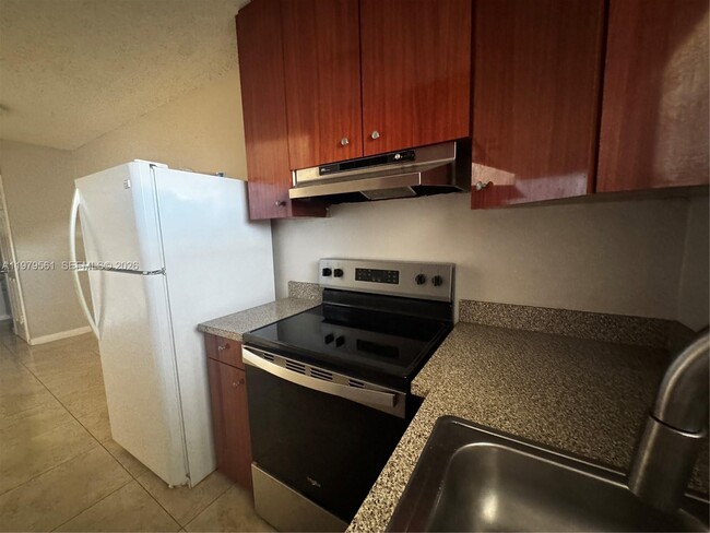 Building Photo - 716 SW 16th Ave