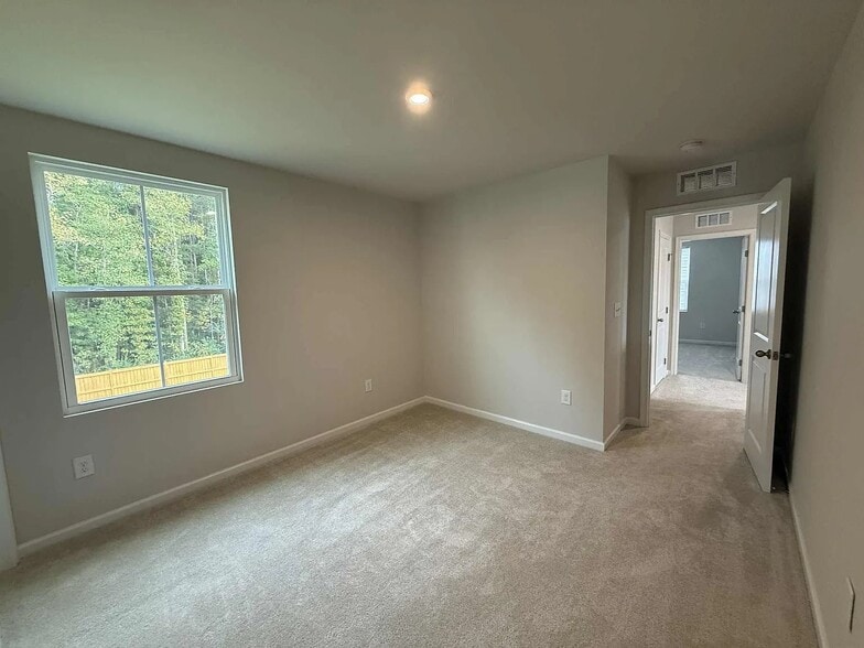 Building Photo - 60 Ventasso Dr