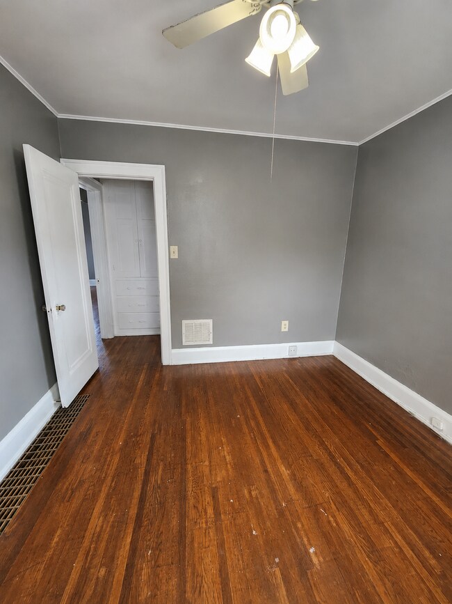 Building Photo - Royalton