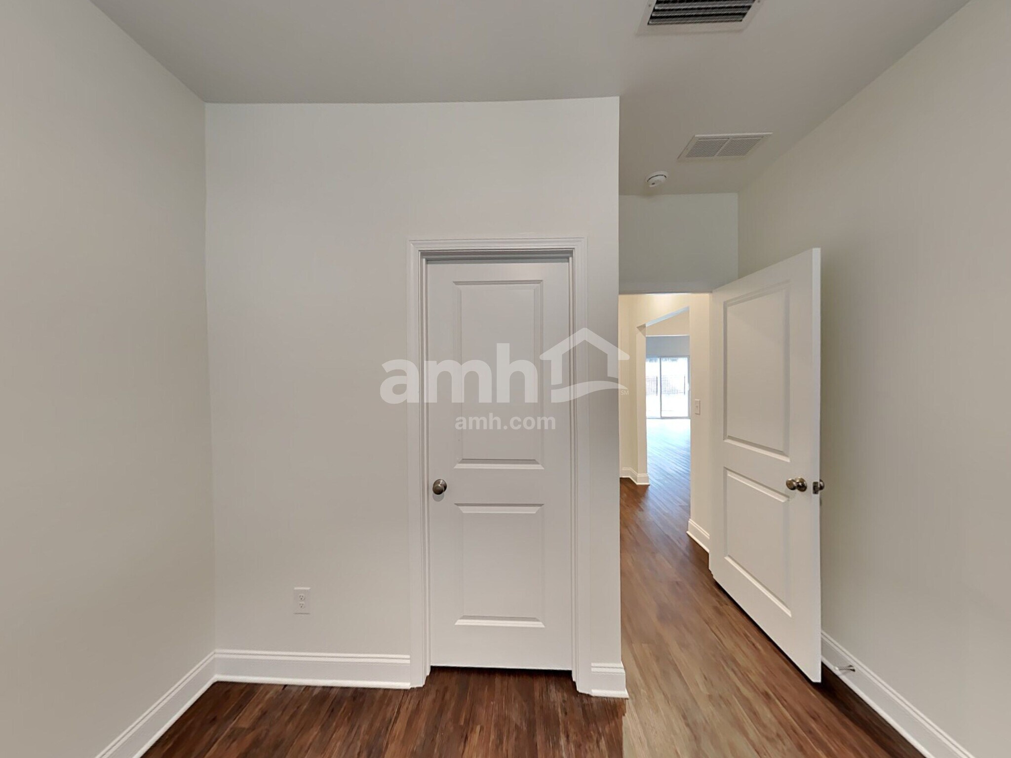 Building Photo - 15712 Thomas Rd