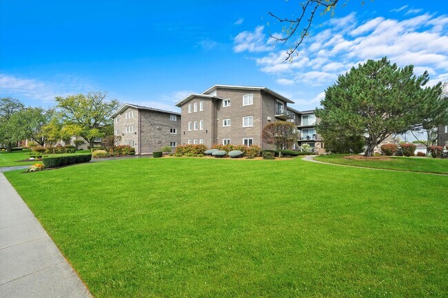 Building Photo - 9016 W 140th St