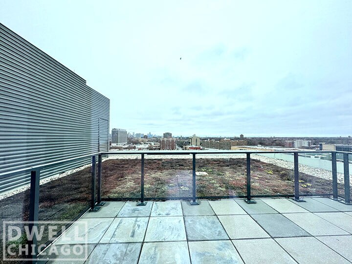 Building Photo - 4505 N Sheridan Rd