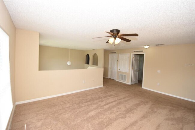 Building Photo - 27 Riverdale Ln