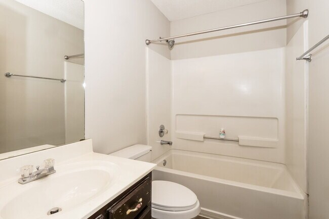 Building Photo - 5378 Russell Dr