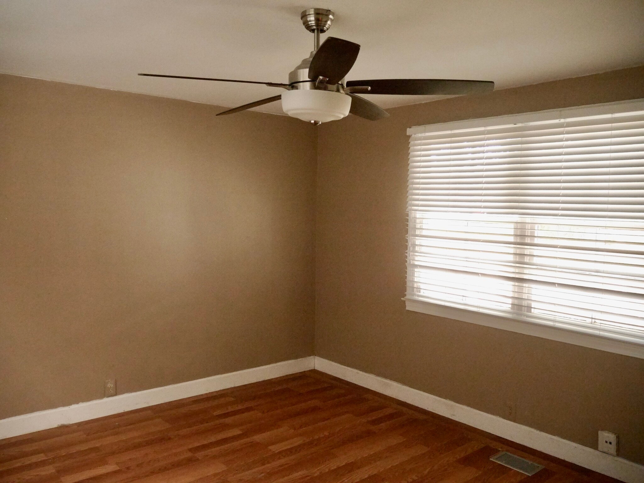 Largest Bdrm Window A) - 2270 Larchmont Rd
