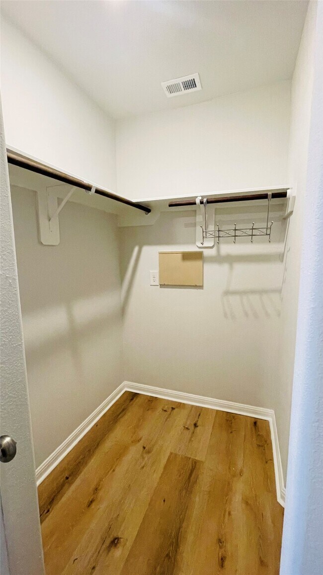 Building Photo - 958 Rd 5702