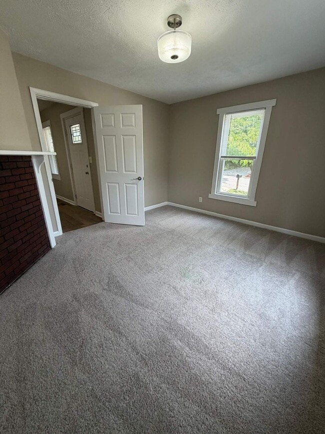 Building Photo - 3 Bed, 2 Bath House in Clarksville!!