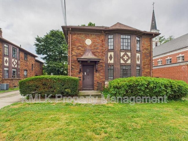 Primary Photo - 1119 Copley Rd