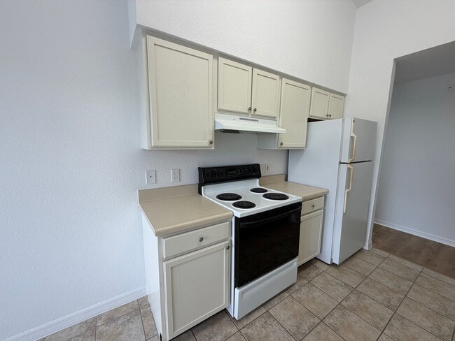 Building Photo - ANNUAL RENTAL - FAIRWAY PRESERVE- 2 BED / 2 BATH WITH LAKE VIEW