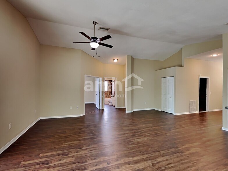 Building Photo - 7011 Silverwood Dr