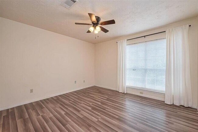 Building Photo - 2030 Plantation Dr