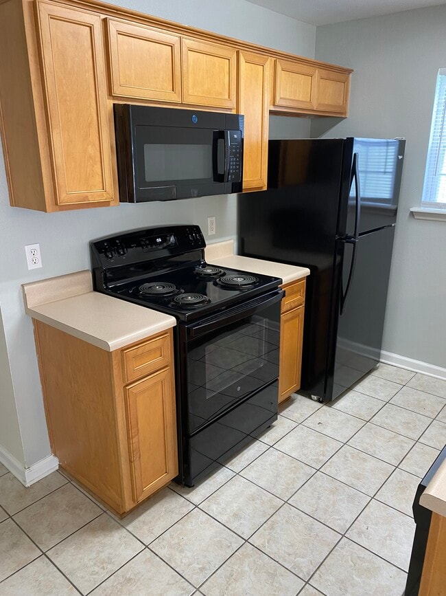 Building Photo - 97 Bass St