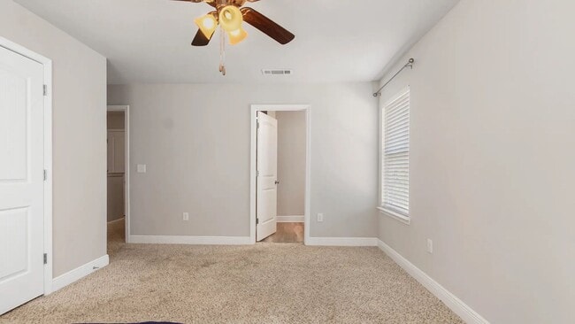 Building Photo - Santa Rosa 3 bedroom