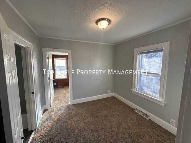 Building Photo - 2319 E 40th Ct
