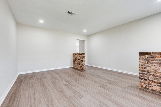 Building Photo - 5426 Fairgreen Ln