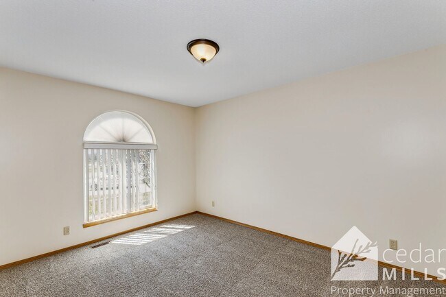 Building Photo - Wonderful Split Level Home in North Wichita