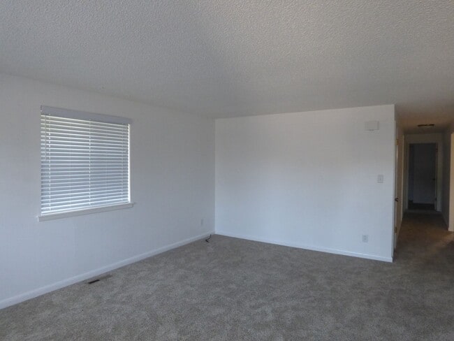 Building Photo - 918/920 Kelly Place