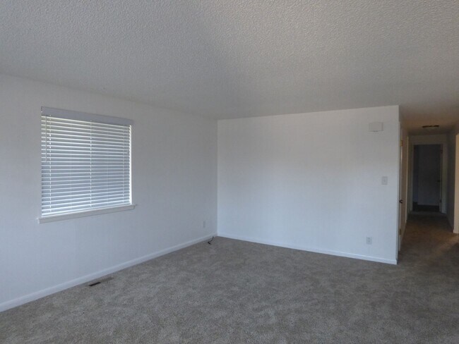 Building Photo - 920 Kelly Pl