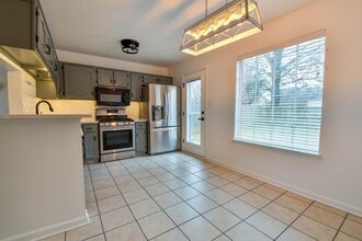 Building Photo - 9535 Daly Dr